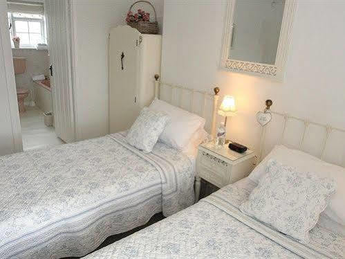 Flint Cottage Chichester Extérieur photo