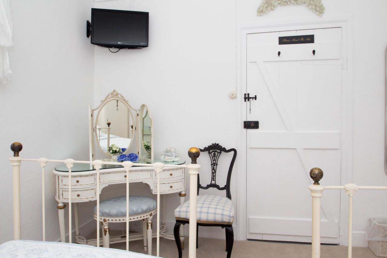 Flint Cottage Chichester Extérieur photo